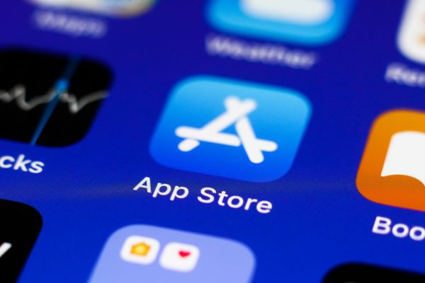Apple заставят разрешить установку сторонних магазинов приложений на айфоны