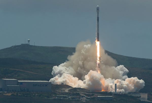 SpaceX запустила ракету со спутником для нужд разведки США